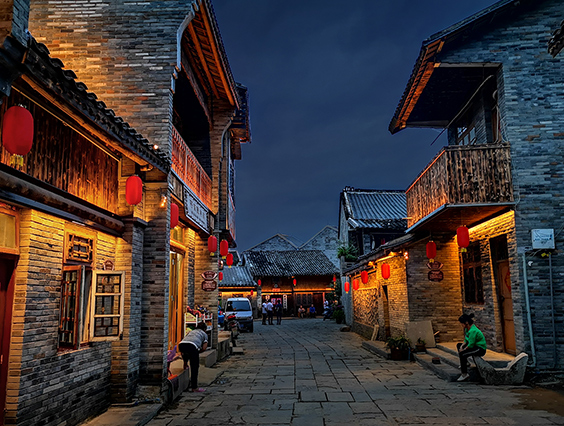 點亮千年古鎮(zhèn)中渡，文旅夜游又添一彩！
